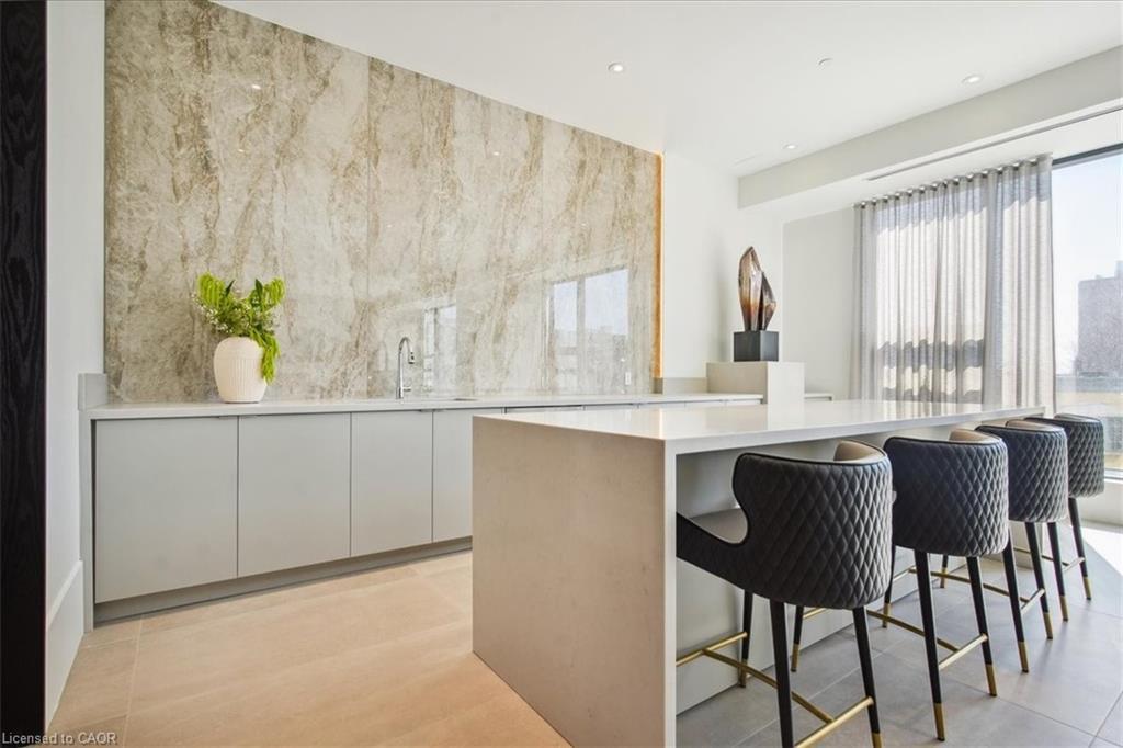 1201-2007 James Street, Burlington, ON - Indoor