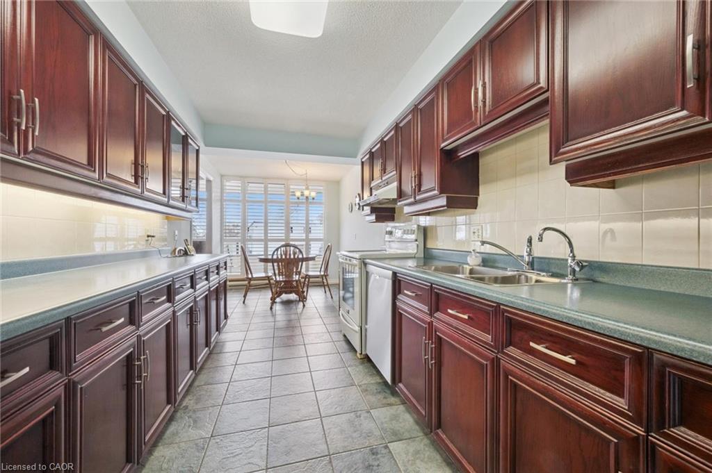 406-2 Lancaster Street E, Kitchener, ON - Indoor Photo Showing Kitchen With Double Sink