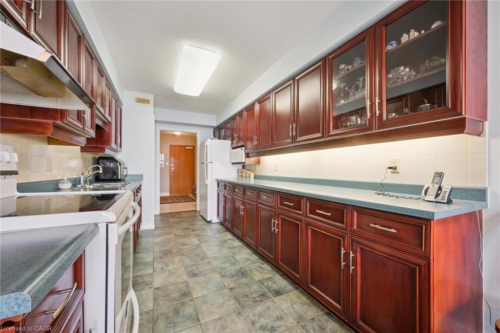406-2 Lancaster Street E, Kitchener, ON - Indoor Photo Showing Kitchen
