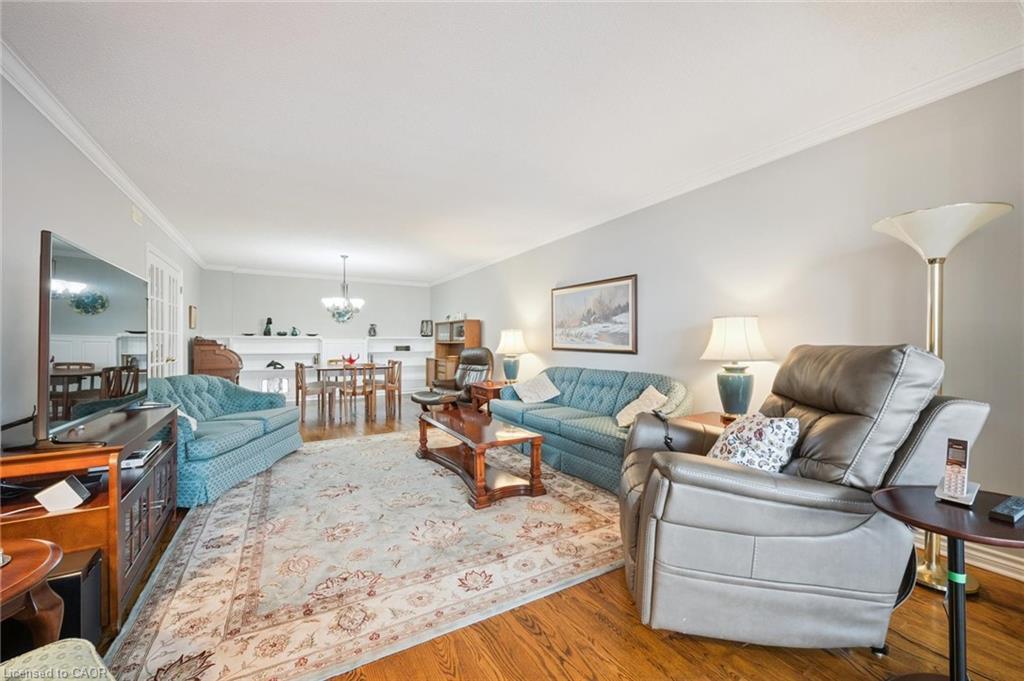 406-2 Lancaster Street E, Kitchener, ON - Indoor Photo Showing Living Room