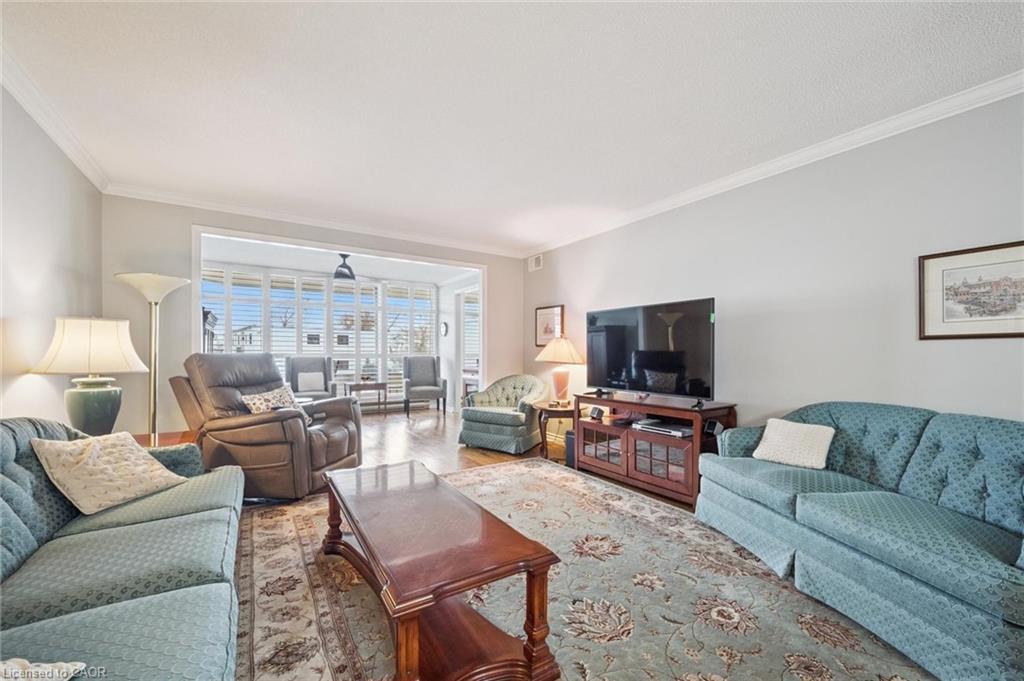 406-2 Lancaster Street E, Kitchener, ON - Indoor Photo Showing Living Room