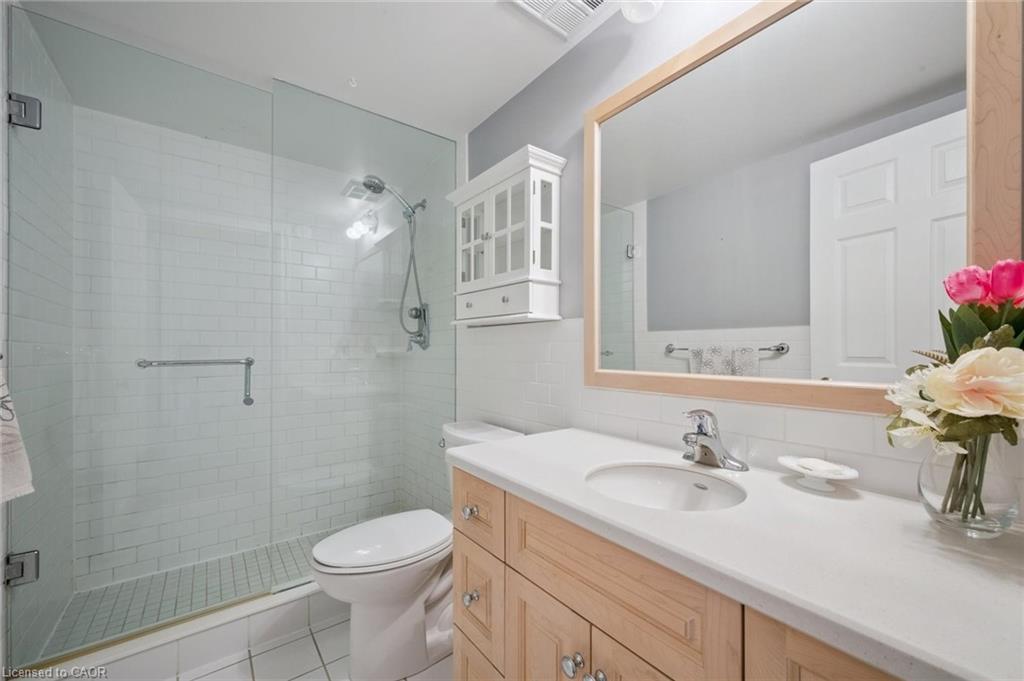 406-2 Lancaster Street E, Kitchener, ON - Indoor Photo Showing Bathroom