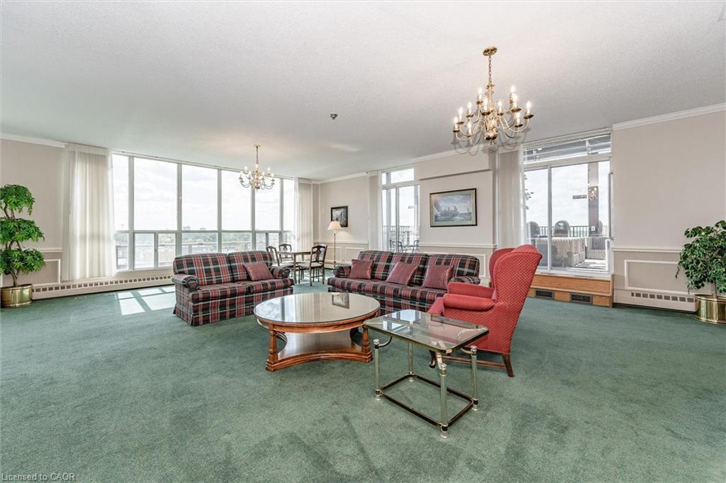 406-2 Lancaster Street E, Kitchener, ON - Indoor Photo Showing Living Room