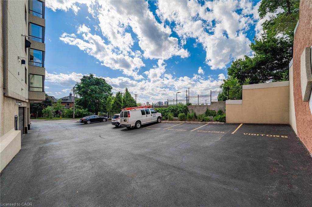 406-2 Lancaster Street E, Kitchener, ON - Outdoor