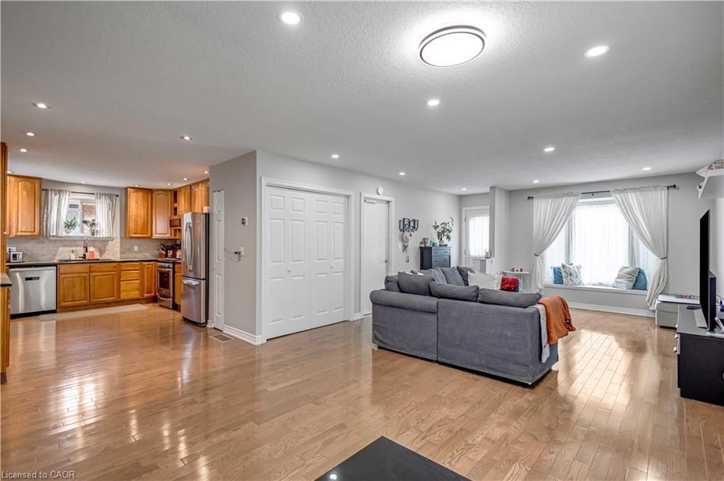 18 Rosewell Street, Hamilton, ON - Indoor