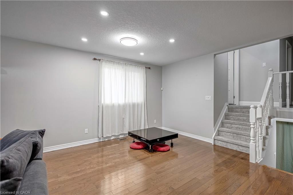 18 Rosewell Street, Hamilton, ON - Indoor Photo Showing Other Room
