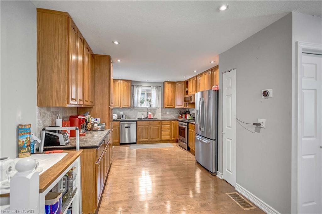 18 Rosewell Street, Hamilton, ON - Indoor Photo Showing Kitchen With Stainless Steel Kitchen