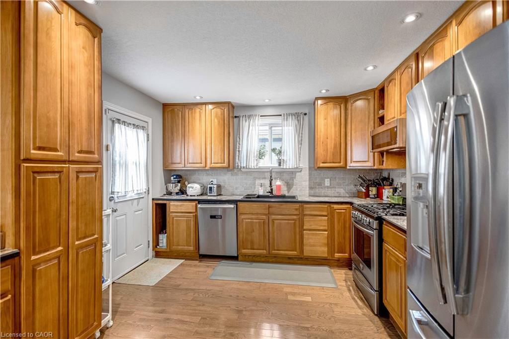 18 Rosewell Street, Hamilton, ON - Indoor Photo Showing Kitchen With Stainless Steel Kitchen
