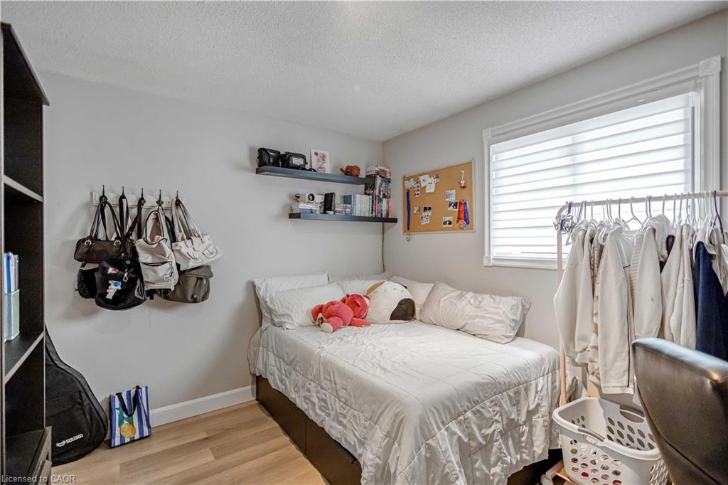 18 Rosewell Street, Hamilton, ON - Indoor Photo Showing Bedroom
