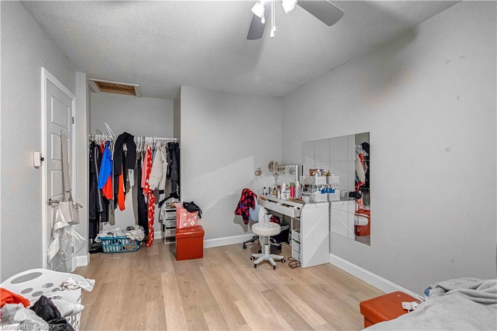 18 Rosewell Street, Hamilton, ON - Indoor Photo Showing Bedroom