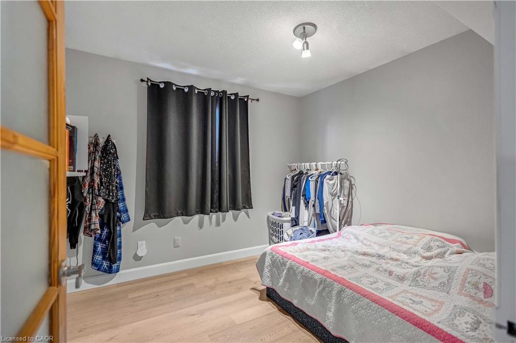 18 Rosewell Street, Hamilton, ON - Indoor Photo Showing Bedroom