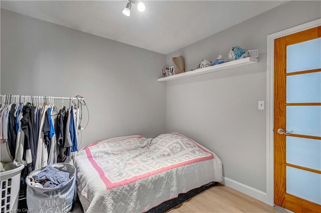 18 Rosewell Street, Hamilton, ON - Indoor Photo Showing Bedroom