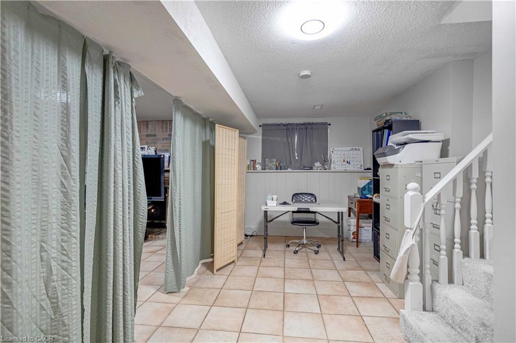 18 Rosewell Street, Hamilton, ON - Indoor Photo Showing Other Room