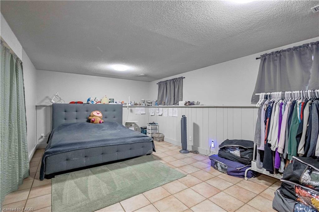 18 Rosewell Street, Hamilton, ON - Indoor Photo Showing Bedroom