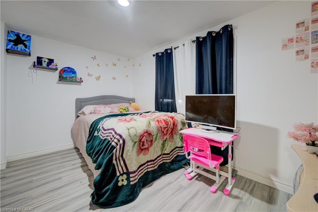31 Bonfair Court, Kitchener, ON - Indoor Photo Showing Bedroom