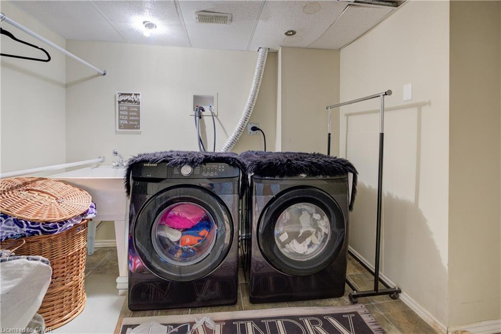 31 Bonfair Court, Kitchener, ON - Indoor Photo Showing Laundry Room