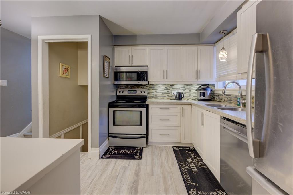 31 Bonfair Court, Kitchener, ON - Indoor Photo Showing Kitchen With Double Sink