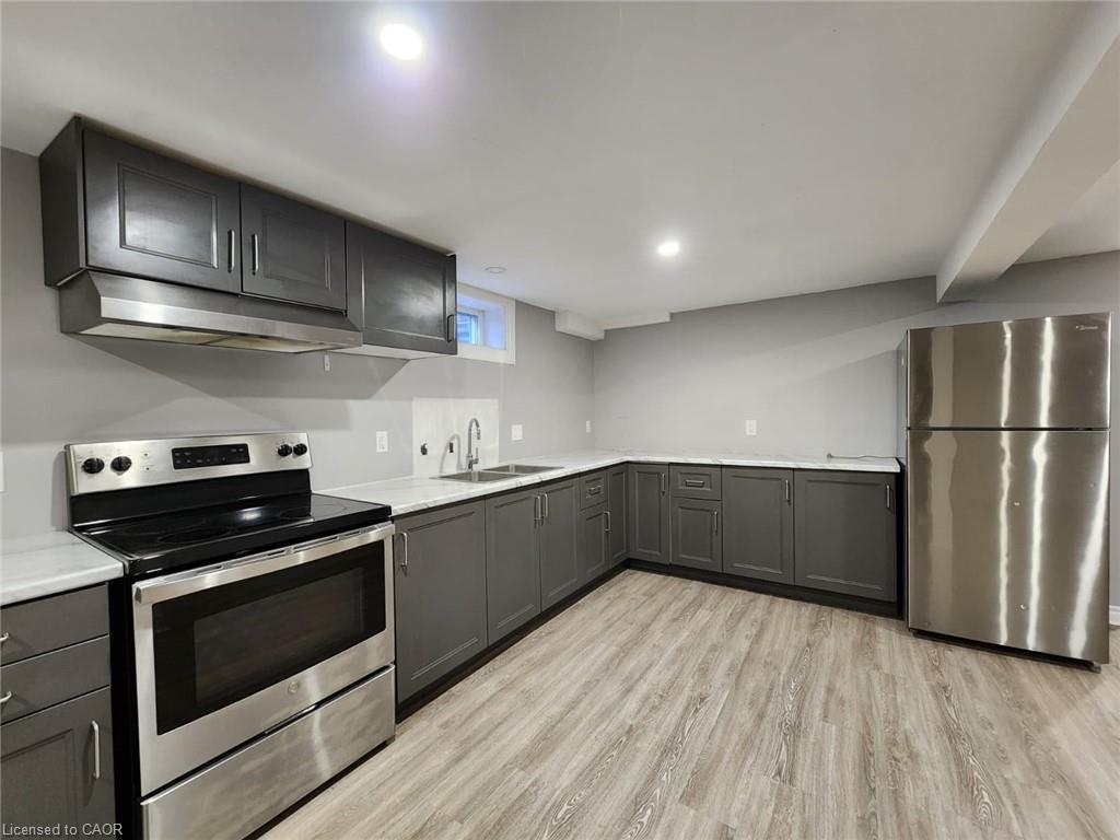 Lower-5 Calcott Court, Thorold, ON - Indoor Photo Showing Kitchen With Double Sink With Upgraded Kitchen