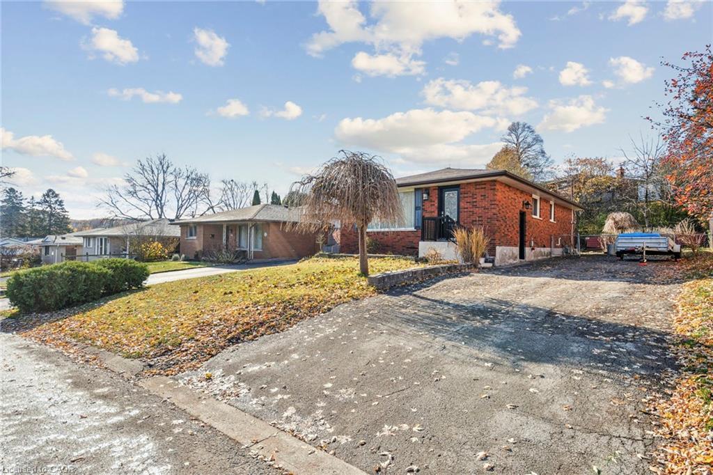 16 Green Meadow Way, Dundas, ON - Outdoor
