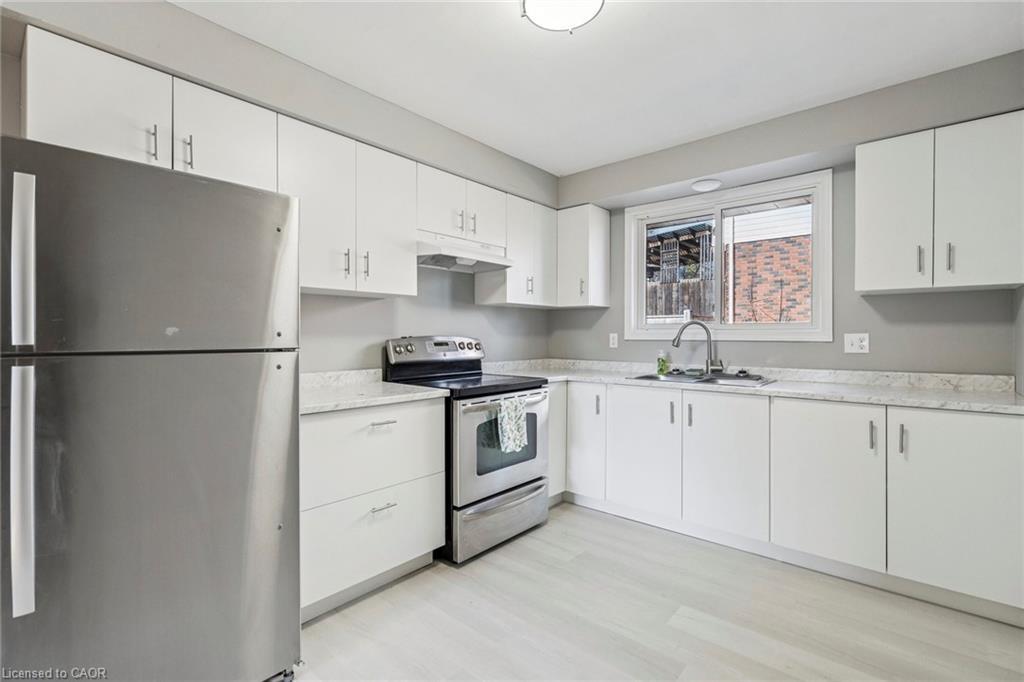 16 Green Meadow Way, Dundas, ON - Indoor Photo Showing Kitchen
