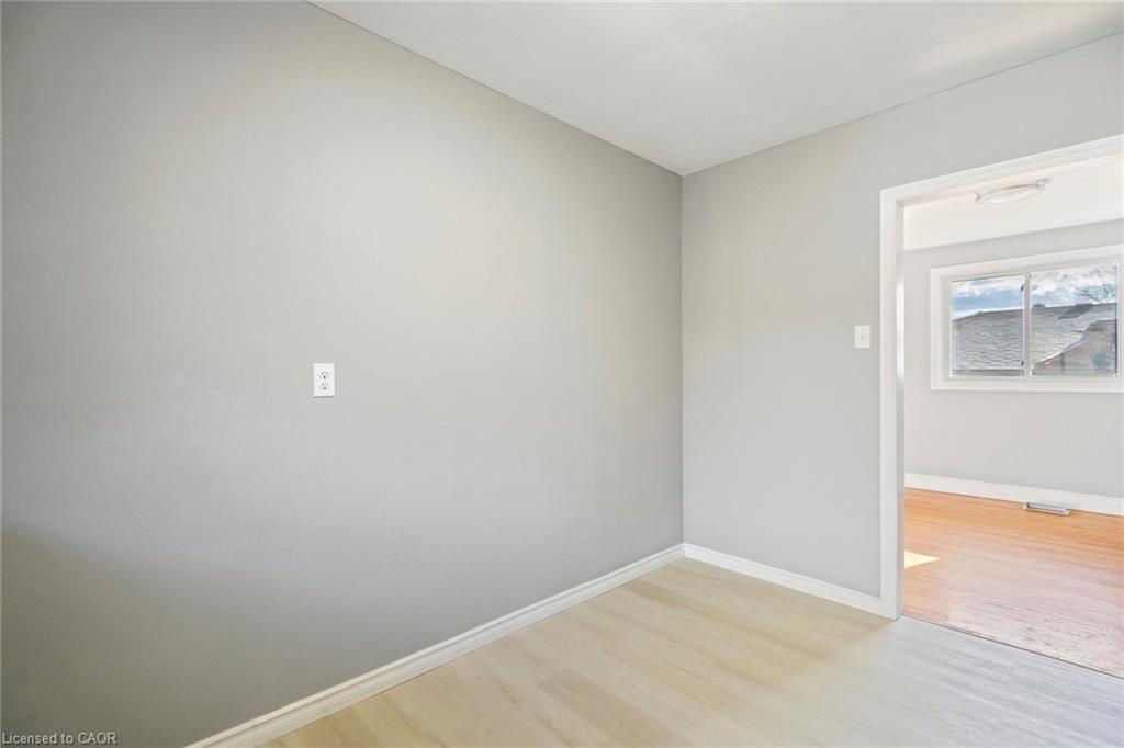 16 Green Meadow Way, Dundas, ON - Indoor Photo Showing Other Room