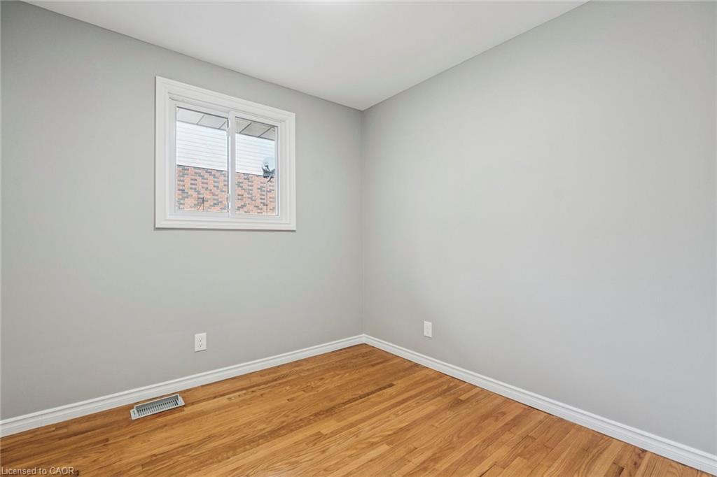 16 Green Meadow Way, Dundas, ON - Indoor Photo Showing Other Room