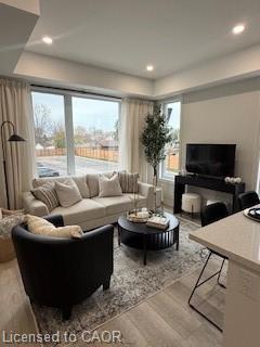2-192 Erie Street, Port Colborne, ON - Indoor Photo Showing Living Room