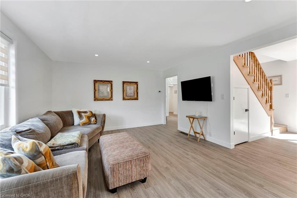 275 Talbot Street N, Simcoe, ON - Indoor Photo Showing Living Room