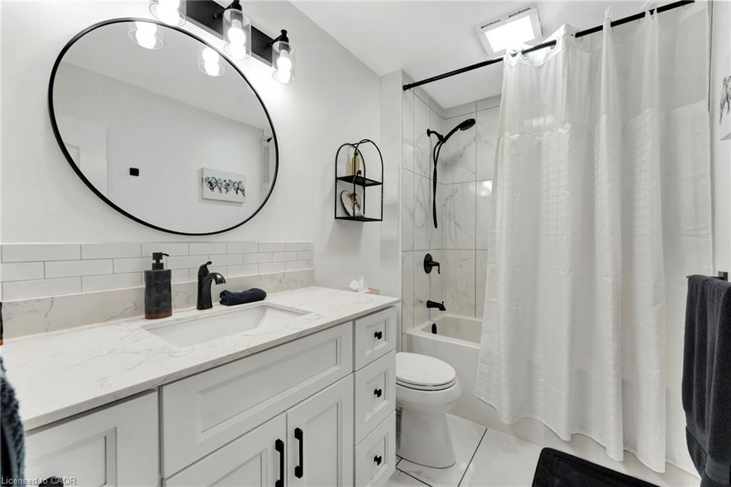275 Talbot Street N, Simcoe, ON - Indoor Photo Showing Bathroom