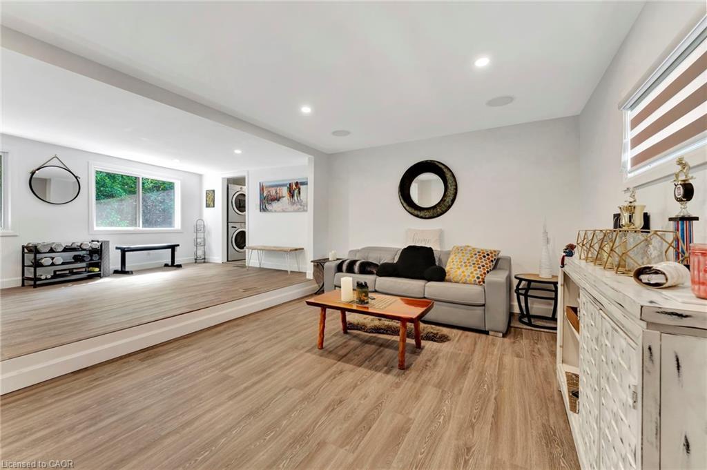 275 Talbot Street N, Simcoe, ON - Indoor Photo Showing Living Room