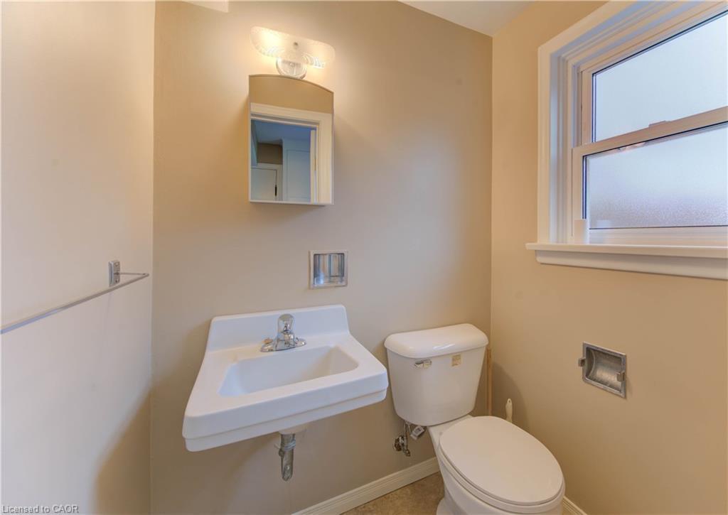 26 Camden Place, Kitchener, ON - Indoor Photo Showing Bathroom