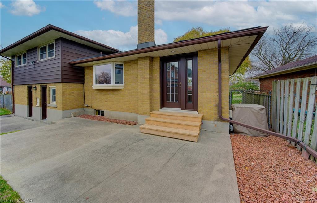 26 Camden Place, Kitchener, ON - Outdoor