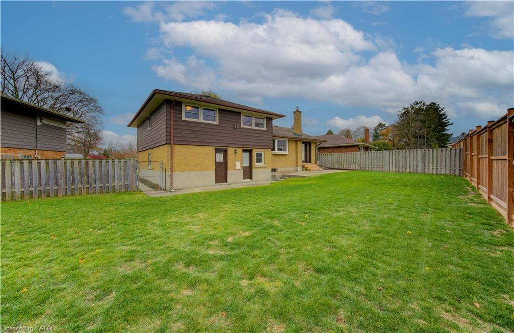 26 Camden Place, Kitchener, ON - Outdoor