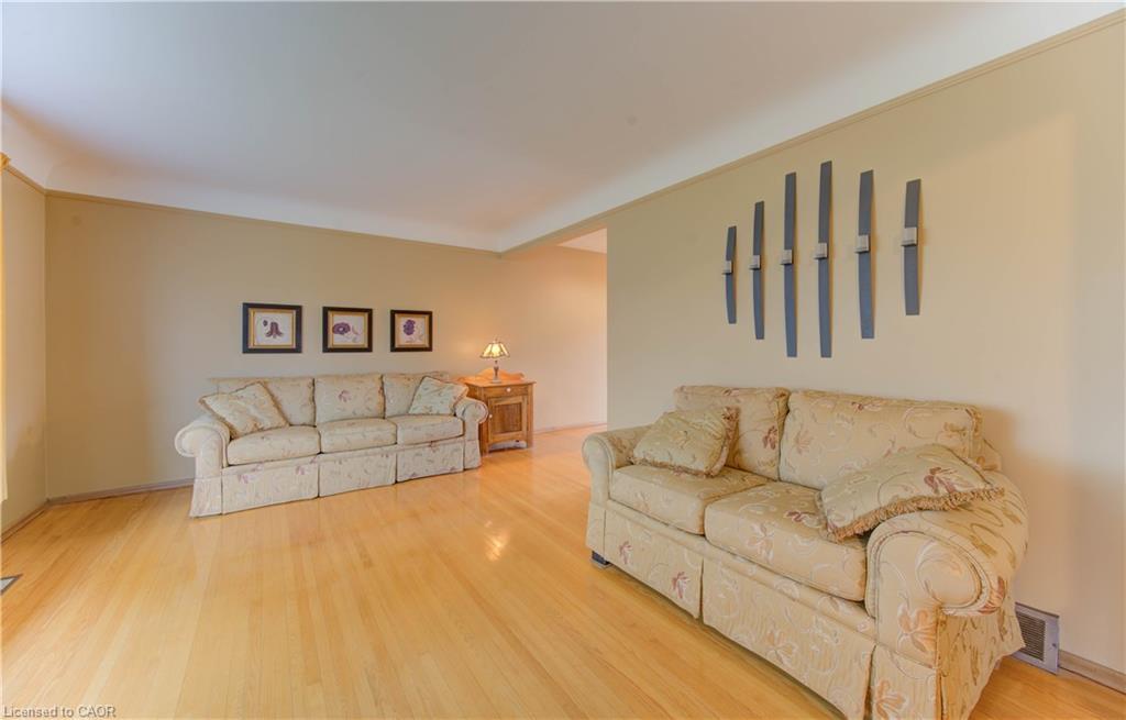 26 Camden Place, Kitchener, ON - Indoor Photo Showing Living Room