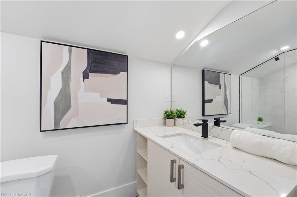 4255 William Street, Beamsville, ON - Indoor Photo Showing Bathroom