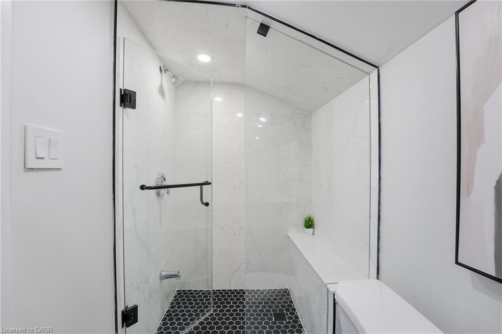 4255 William Street, Beamsville, ON - Indoor Photo Showing Bathroom