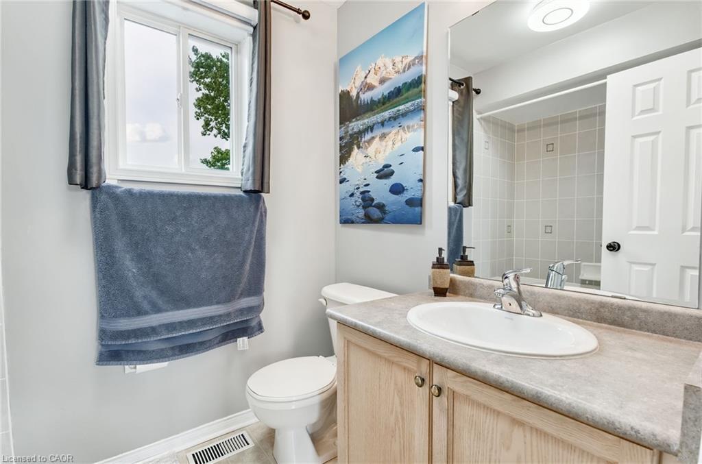 5 Mavin Street, Brantford, ON - Indoor Photo Showing Bathroom