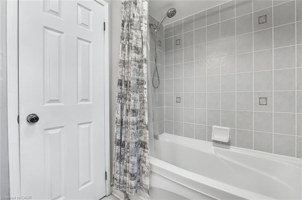 5 Mavin Street, Brantford, ON - Indoor Photo Showing Bathroom