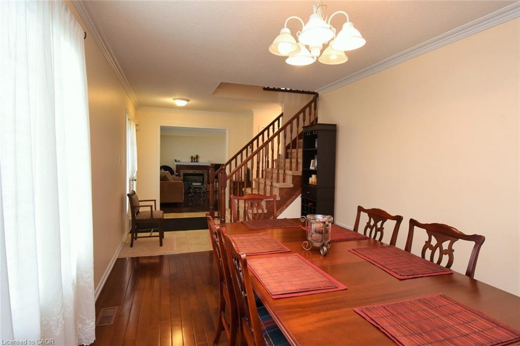 49-7 Southside Place, Hamilton, ON - Indoor Photo Showing Dining Room
