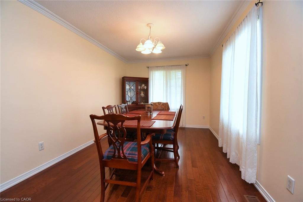 49-7 Southside Place, Hamilton, ON - Indoor Photo Showing Dining Room