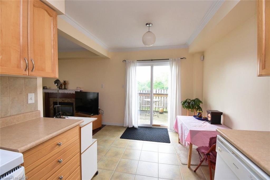 49-7 Southside Place, Hamilton, ON - Indoor Photo Showing Kitchen