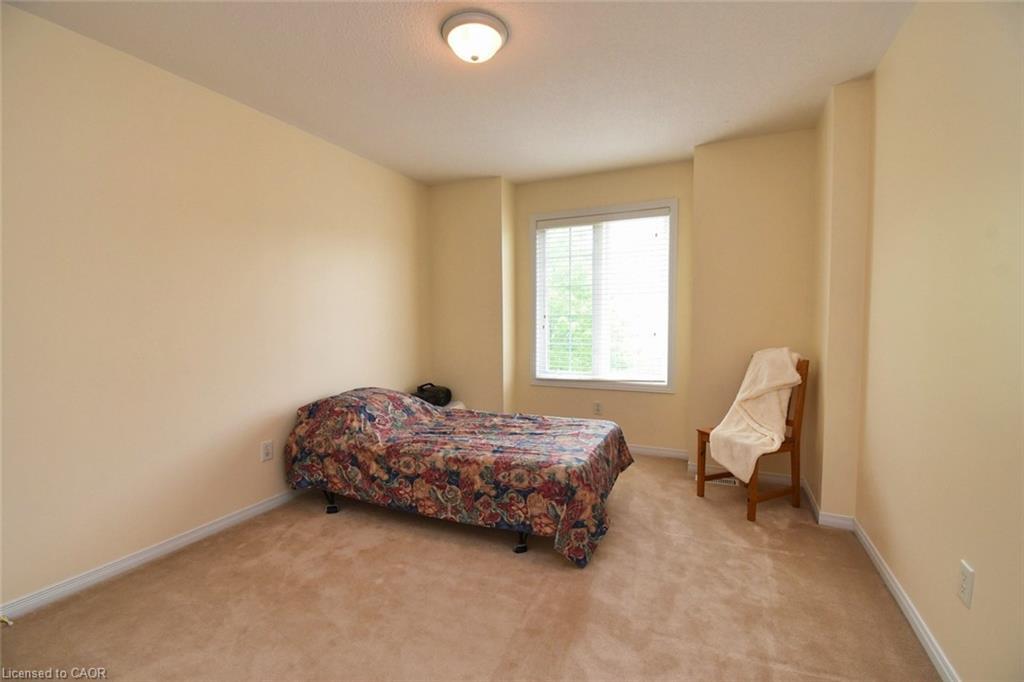 49-7 Southside Place, Hamilton, ON - Indoor Photo Showing Bedroom