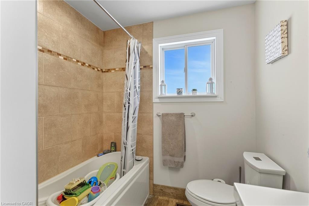 11 Rockwood Avenue, St. Catharines, ON - Indoor Photo Showing Bathroom
