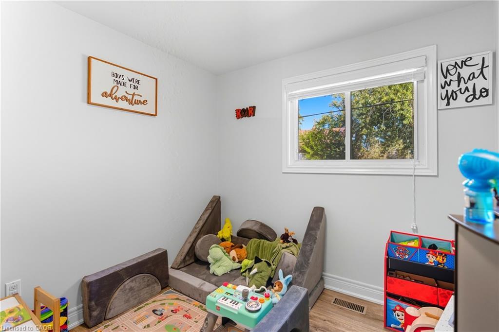 11 Rockwood Avenue, St. Catharines, ON - Indoor