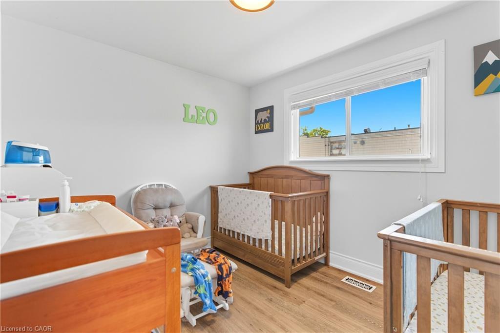 11 Rockwood Avenue, St. Catharines, ON - Indoor Photo Showing Bedroom