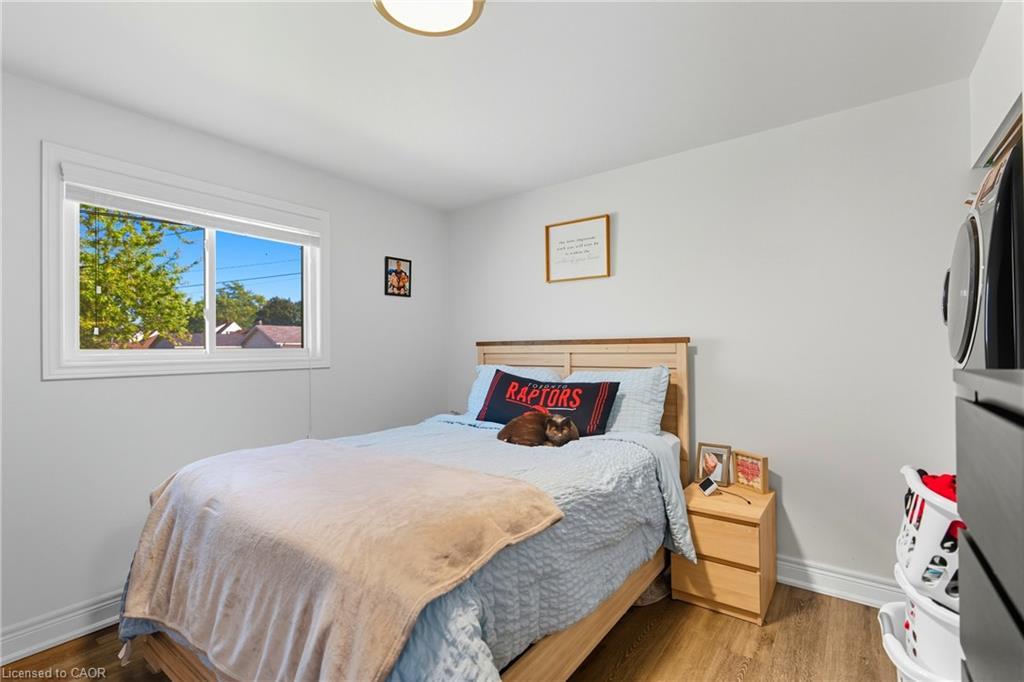 11 Rockwood Avenue, St. Catharines, ON - Indoor Photo Showing Bedroom