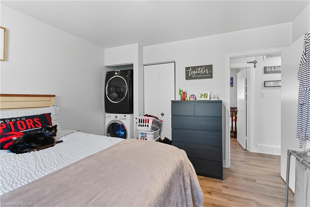 11 Rockwood Avenue, St. Catharines, ON - Indoor Photo Showing Bedroom