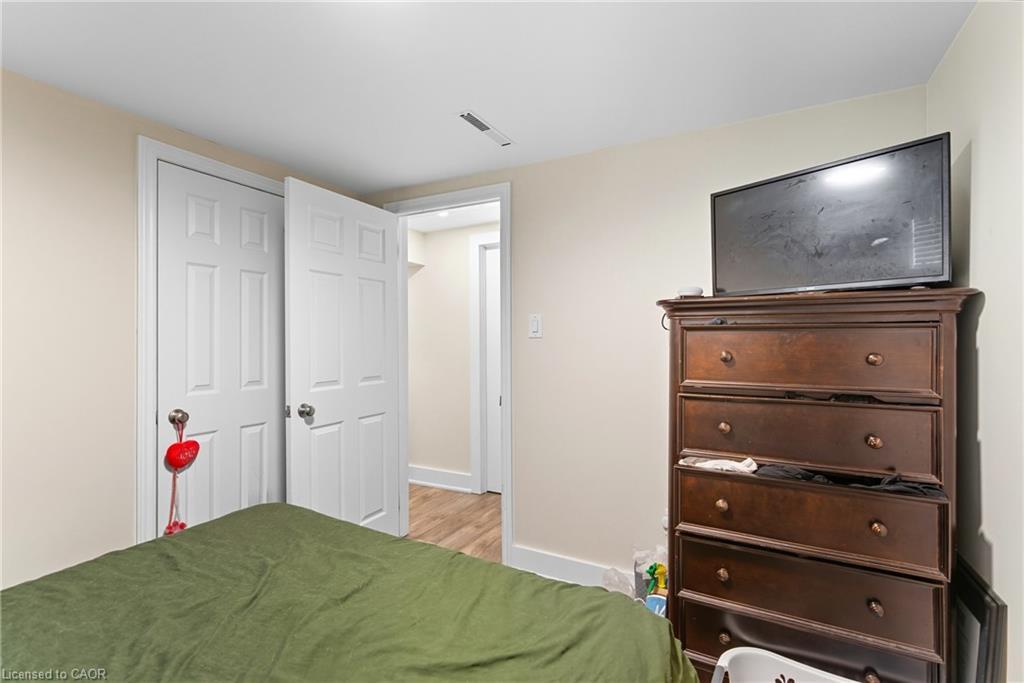 11 Rockwood Avenue, St. Catharines, ON - Indoor Photo Showing Bedroom