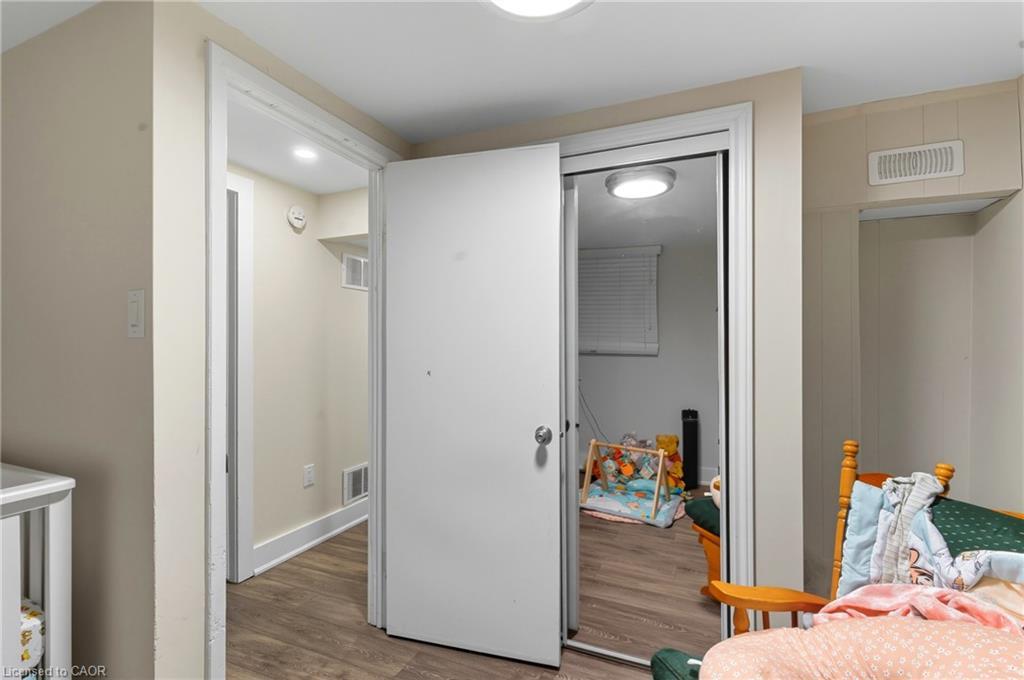 11 Rockwood Avenue, St. Catharines, ON - Indoor Photo Showing Bedroom