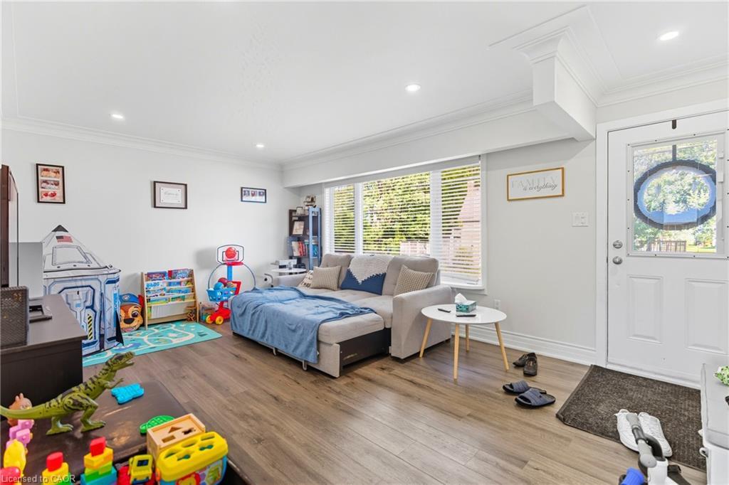 11 Rockwood Avenue, St. Catharines, ON - Indoor